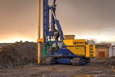 RG 22 S pile driver from RTG Rammtechnik during cutter soil mixing work in Belgium